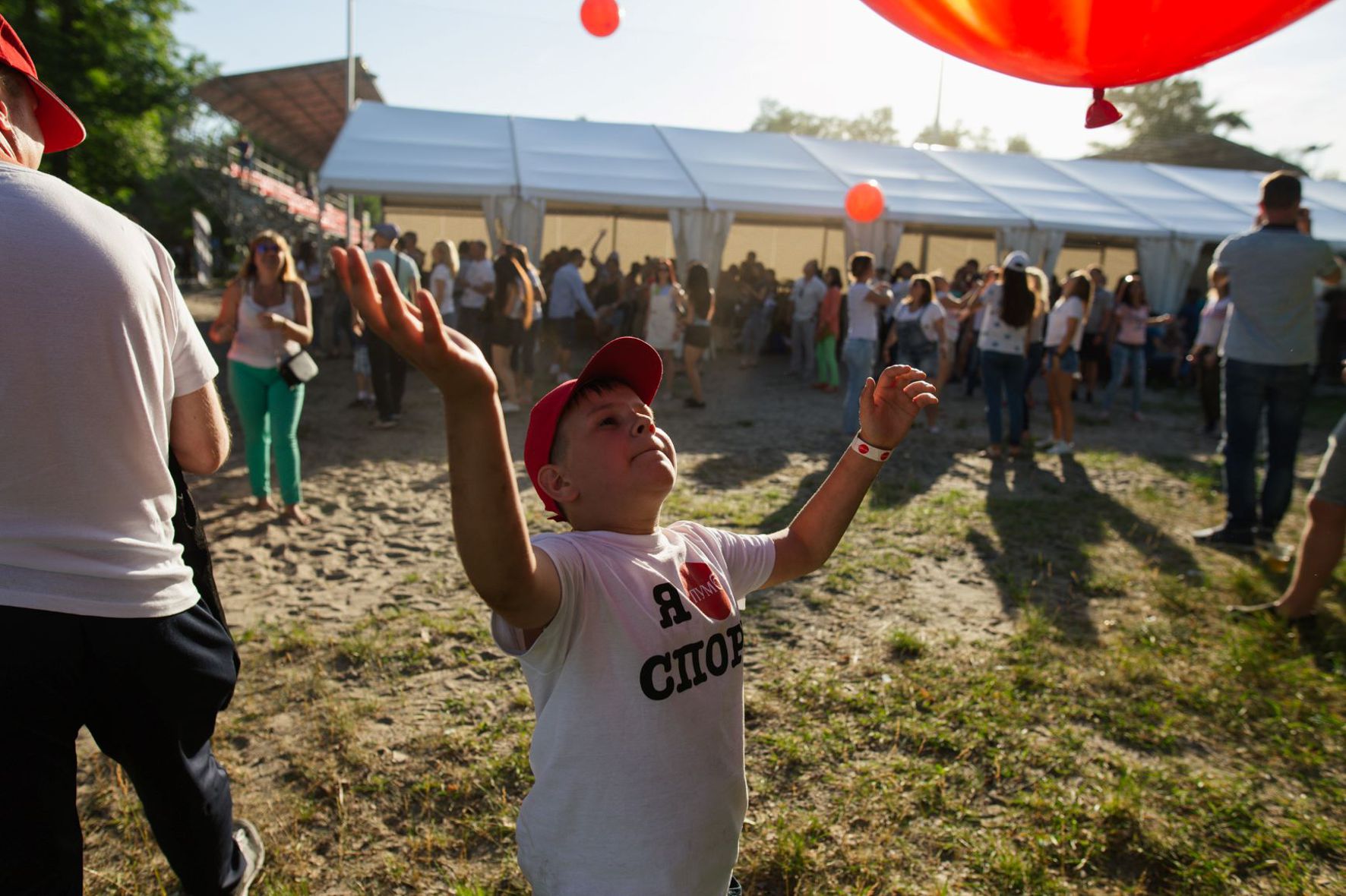 Ді-джей Радіо Kiss FM Іван Іонов запалює вечірку після першого дня турніру